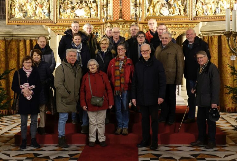 Propst Serries führte durch den Dom